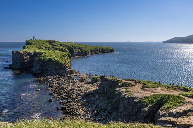 (260809) -- VLADIVOSTOK, Aug. 9, 2026 (Xinhua) -- This photo taken on Aug. 8, 2026 shows a view of Cape Tobizina in Vladivostok, Russia. Located at the southernmost tip of Russky Island in Vladivostok, Cape Tobizina is a popular tourist destination. (Photo by Andrey Matveenko/Xinhua)