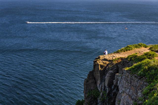 (260809) -- VLADIVOSTOK, Aug. 9, 2026 (Xinhua) -- This photo taken on Aug. 8, 2026 shows a view of Cape Tobizina in Vladivostok, Russia. Located at the southernmost tip of Russky Island in Vladivostok, Cape Tobizina is a popular tourist destination. (Photo by Andrey Matveenko/Xinhua)