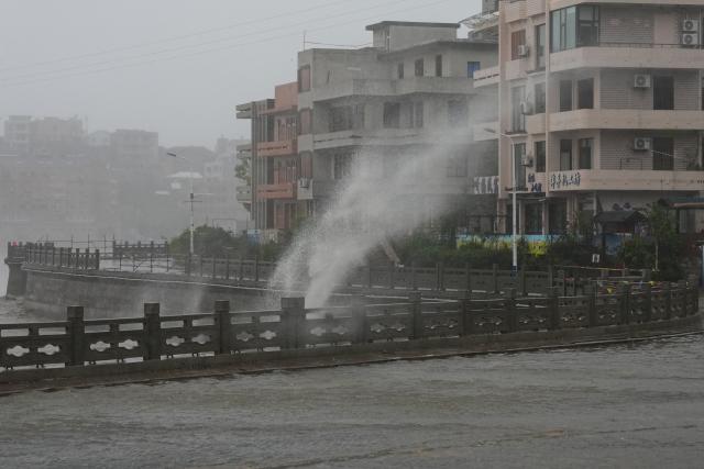 (260809) -- YUHUAN, Aug. 9, 2026 (Xinhua) -- This photo taken on Aug. 9, 2026 shows waves caused by Typhoon Dolphin's landfall at Dongsha community in Yuhuan, Taizhou, east China's Zhejiang Province. Typhoon Dolphin, the 13th typhoon of the year, made landfall at Yuhuan of Taizhou City, east China's Zhejiang Province, at around 5:30 p.m. on Sunday, said the National Meteorological Center (NMC).
  The maximum sustained wind near the typhoon center hit Force 14, or 42 meters per second, making Dolphin a severe typhoon upon landfall. (Xinhua/Huang Zongzhi)