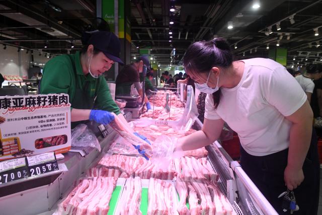 (260809) -- BEIJING, Aug. 9, 2026 (Xinhua) -- A woman shops for pork at a supermarket in Xinle, north China's Hebei Province, Aug. 9, 2026.
  China's consumer price index (CPI), a main gauge of inflation, rose 0.5 percent year on year in July, official data showed Sunday. (Photo by Jia Minjie/Xinhua)