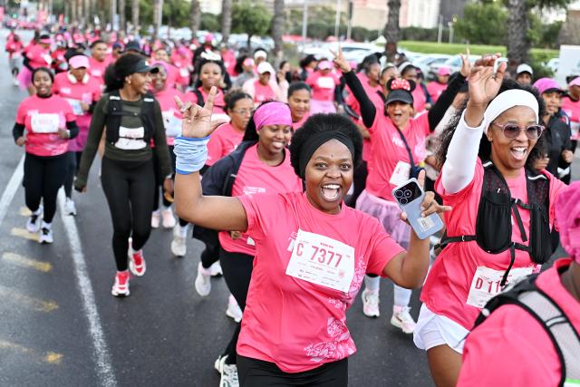(260809) -- CAPE TOWN, Aug. 9, 2026 (Xinhua) -- Participants run during a women's race in Cape Town, South Africa, Aug. 9, 2026.
  The event was held here on Sunday to celebrate the country's Women's Day. (Photo by Xabiso Mkhabela/Xinhua)