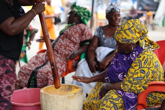 (260809) -- ACCRA, Aug. 9, 2026 (Xinhua) -- People prepare traditional food "kpekple", to celebrate Homowo festival in Accra, Ghana, Aug. 8, 2026. People of Ghana's Ga ethnic group celebrated the annual Homowo festival in the capital Accra on Saturday, showcasing a vibrant blend of traditional rituals, music, costumes, and communal festivities. (Photo by Seth/Xinhua)