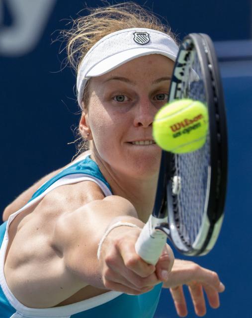 (260810) -- TORONTO, Aug. 10, 2026 (Xinhua) -- Liudmila Samsonova of Russia returns the ball the women's singles round of 16 match between Liudmila Samsonova of Russia and Elena Rybakina of Kazakhstan at the 2026 National Bank Open tennis tournament in Toronto, Canada, on Aug. 9, 2026. (Photo by Zou Zheng/Xinhua)