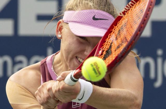 (260810) -- TORONTO, Aug. 10, 2026 (Xinhua) -- Alina Korneeva of Russia returns the ball during the women's singles round of 16 match between Alina Korneeva of Russia and Coco Gauff of the United States at the 2026 National Bank Open tennis tournament in Toronto, Canada, on Aug. 9, 2026. (Photo by Zou Zheng/Xinhua)