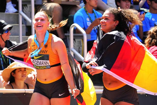 (260810) -- EUGENE, Aug. 10, 2026 (Xinhua) -- Gold medalist Clara Hegemann (L) of Germany celebrates with her teammate, bronze medalist Nova Kienast after the women's hammer throw final at the 2026 World U20 Athletics Championships in Eugene, Oregon, the United States, Aug. 9, 2026. (Xinhua/Wu Xiaoling)