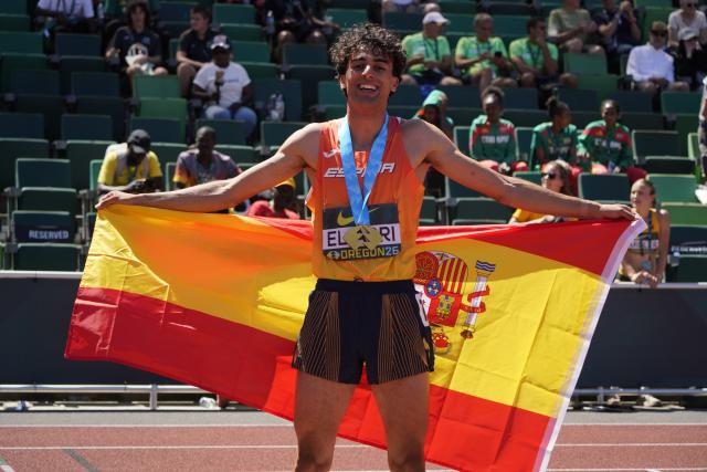 (260810) -- EUGENE, Aug. 10, 2026 (Xinhua) -- Bakr el Asri of Spain celebrates after winning the title of the men's 3000m steeplechase final at the 2026 World U20 Athletics Championships in Eugene, Oregon, the United States, Aug. 9, 2026. (Xinhua/Wu Xiaoling)