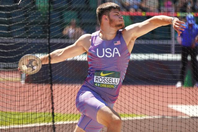 (260810) -- EUGENE, Aug. 10, 2026 (Xinhua) -- Simon Rosselli of the United States competes during the men's discus throw(1.750kg) final at the 2026 World U20 Athletics Championships in Eugene, Oregon, the United States, Aug. 9, 2026. (Xinhua/Wu Xiaoling)