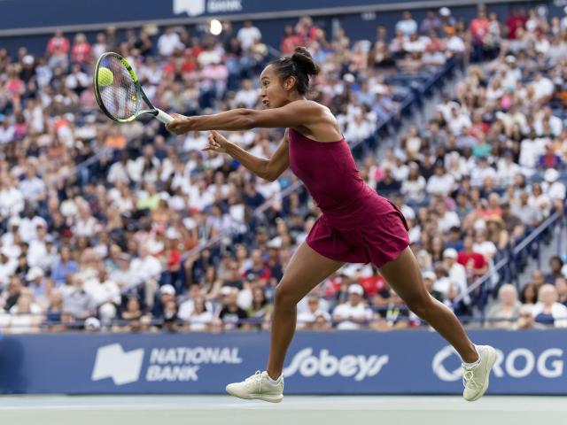 (260810) -- TORONTO, Aug. 10, 2026 (Xinhua) -- Leylah Fernandez of Canada returns the ball during the women's singles round of 16 match between Leylah Fernandez of Canada and Naomi Osaka of Japan at the 2026 National Bank Open tennis tournament in Toronto, Canada, on Aug. 9, 2026. (Photo by Zou Zheng/Xinhua)