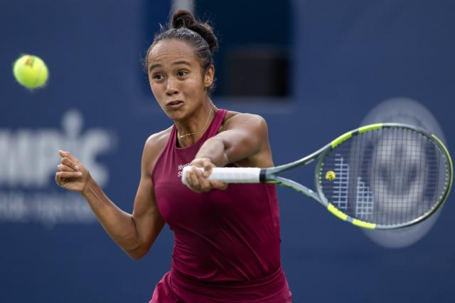 (260810) -- TORONTO, Aug. 10, 2026 (Xinhua) -- Leylah Fernandez of Canada returns the ball during the women's singles round of 16 match between Leylah Fernandez of Canada and Naomi Osaka of Japan at the 2026 National Bank Open tennis tournament in Toronto, Canada, on Aug. 9, 2026. (Photo by Zou Zheng/Xinhua)