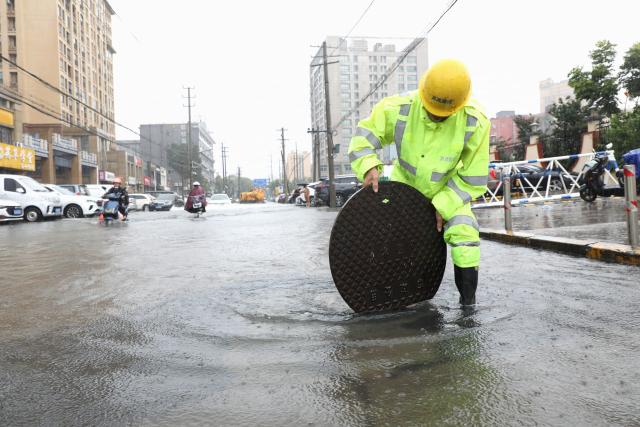 (260810) -- BEIJING, Aug. 10, 2026 (Xinhua) -- A rescue worker works on a waterlogged road in Changzhou, east China's Jiangsu Province, Aug. 10, 2026. Typhoon Dolphin is moving inland after making two landfalls along the coast of east China's Zhejiang Province and is expected to bring heavy precipitation to more than 10 provincial-level regions, according to China's National Meteorological Center on Monday.
   The center issued a blue typhoon warning on Monday morning, forecasting persistent heavy rainfall through Wednesday in regions including Zhejiang, Jiangsu, Henan and Hebei. Some areas are likely to experience torrential rain, thunderstorms and strong winds.
   Authorities in multiple localities have made all-out efforts in flood prevention and typhoon response. (Photo by Chen Wei/Xinhua)