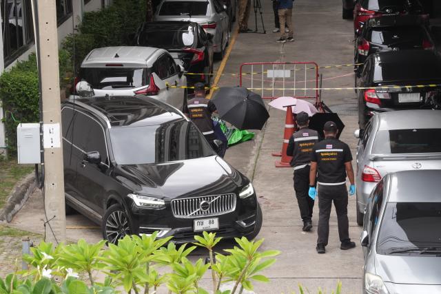 (260810) -- NONTHABURI PROVINCE, Aug. 10, 2026 (Xinhua) -- Police officers are on duty at the Nonthaburi Provincial Administrative Organization office building in Nonthaburi province, Thailand, Aug. 10, 2026.
  A shooting incident occurred at the Nonthaburi Provincial Administrative Organization office building at about 11 a.m. local time. Thongchai Yenprasert, president of the provincial administrative organization, was shot in the head and rushed to the hospital for emergency treatment, and was later confirmed dead. (Xinhua)
