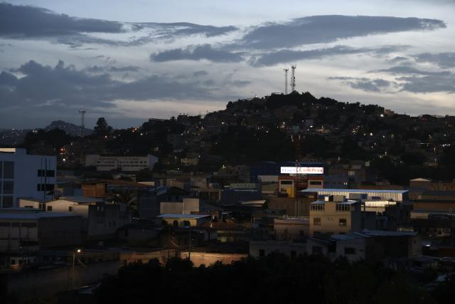 (260810) -- TEGUCIGALPA, Aug. 10, 2026 (Xinhua) -- This photo taken in the evening of Aug. 8, 2026 shows a city view of Tegucigalpa, Honduras. (Xinhua/Liu Wenhui)