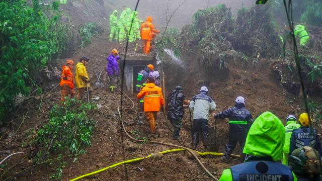 (260810) -- BAGUIO, Aug. 10, 2026 (Xinhua) -- Rescuers conduct search and rescue operations at the site of a landslide in Baguio City, the Philippines, Aug. 10, 2026.
  Four people were killed and six others missing after a landslide buried three houses in Baguio City in northern Philippines, local media reported on Monday.
  The landslide struck at around 7 p.m. local time Sunday in Riverside, Barangay Guisad Surong, Baguio City, burying 13 people. As of Monday morning, seven had been pulled from the debris, according to the police. (Baguio Public Information Office/Handout via Xinhua)