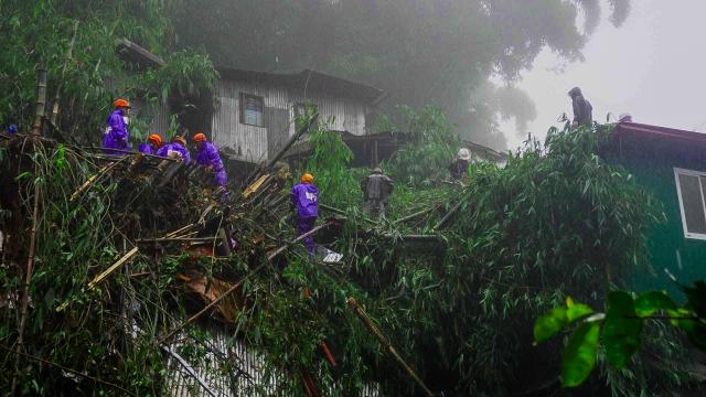 (260810) -- BAGUIO, Aug. 10, 2026 (Xinhua) -- Rescuers conduct search and rescue operations at the site of a landslide in Baguio City, the Philippines, Aug. 10, 2026.
  Four people were killed and six others missing after a landslide buried three houses in Baguio City in northern Philippines, local media reported on Monday.
  The landslide struck at around 7 p.m. local time Sunday in Riverside, Barangay Guisad Surong, Baguio City, burying 13 people. As of Monday morning, seven had been pulled from the debris, according to the police. (Baguio Public Information Office/Handout via Xinhua)