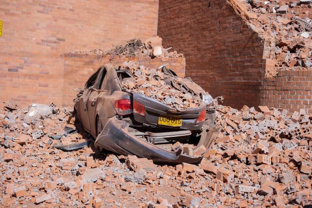 (260810) -- CALI, Aug. 10, 2026 (Xinhua) -- Photo taken on Aug. 10, 2026 shows a damaged car after an earthquake in Cali, Colombia. Colombia declared a state of national disaster on Monday after a magnitude 7.4 earthquake struck the country's west earlier in the day and killed more than 70 people nationwide. (Str/Xinhua)