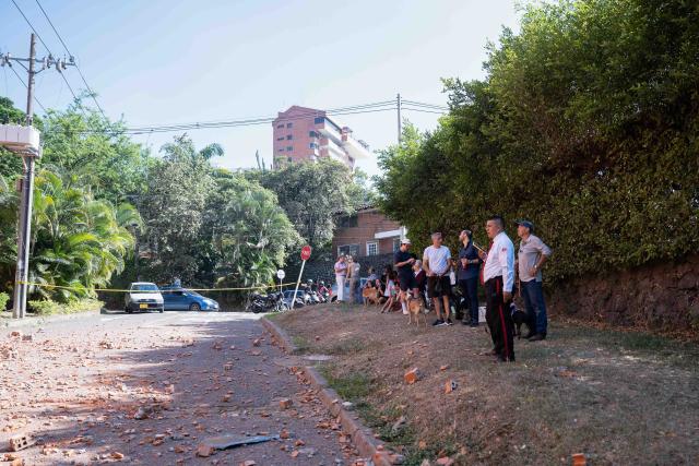 (260810) -- CALI, Aug. 10, 2026 (Xinhua) -- People gather near a damaged building after an earthquake in Cali, Colombia, Aug. 10, 2026. Colombia declared a state of national disaster on Monday after a magnitude 7.4 earthquake struck the country's west earlier in the day and killed more than 70 people nationwide. (Str/Xinhua)