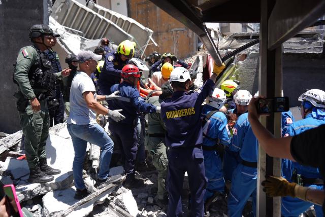 (260810) -- MANIZALES, Aug. 10, 2026 (Xinhua) -- Rescuers work at a collapsed building after an earthquake in the city of Manizales, Colombia, Aug. 10, 2026. The death toll from a magnitude 7.4 earthquake that struck western Colombia on Monday has risen to 111 nationwide, with 87 others injured, Colombian President Abelardo de la Espriella said in Bogota. (COLPRENSA/Handout via Xinhua)