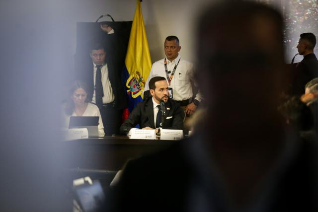 (260810) -- BOGOTA, Aug. 10, 2026 (Xinhua) -- Colombian President Abelardo de la Espriella attends an earthquake response meeting in Bogota, capital of Colombia, Aug. 10, 2026. The death toll from a magnitude 7.4 earthquake that struck western Colombia on Monday has risen to 111 nationwide, with 87 others injured, Colombian President Abelardo de la Espriella said in Bogota. (COLPRENSA/Handout via Xinhua)