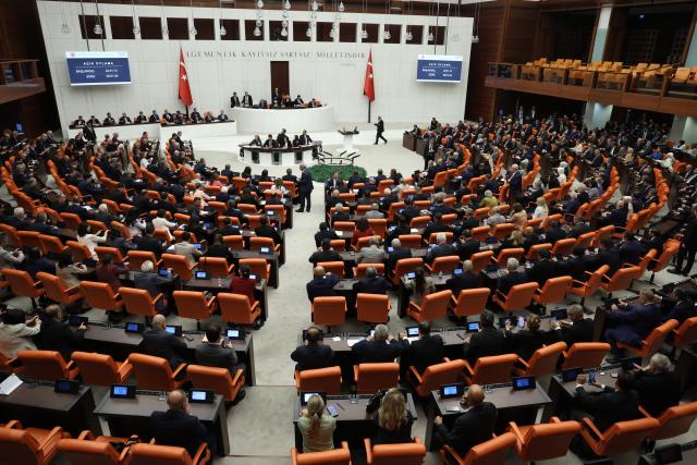 (260810) -- ANKARA, Aug. 10, 2026 (Xinhua) -- Türkiye's parliament vote on a legal framework for the disarmament and reintegration of the Kurdistan Workers' Party in Ankara, Türkiye, Aug. 10, 2026. Türkiye's parliament on Monday approved a legal framework for the disarmament and reintegration of the Kurdistan Workers' Party (PKK), a key step toward ending a decades-long conflict. (Mustafa Kaya/Handout via Xinhua)