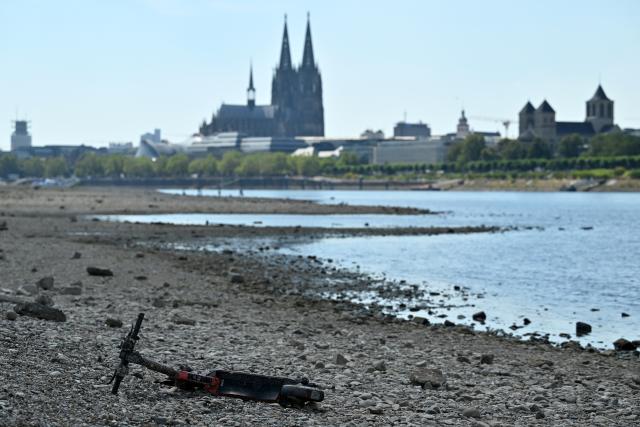 (260810) -- COLOGNE, Aug. 10, 2026 (Xinhua) -- The Rhine River is pictured in Cologne, Germany, Aug. 10, 2026. Persistent drought has caused water levels to fall along several sections of the Rhine River in Germany. (Photo by Ulrich Hufnagel/Xinhua)