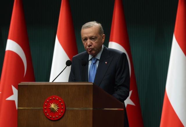 (260811) -- ANKARA, Aug. 11, 2026 (Xinhua) -- Turkish President Recep Tayyip Erdogan speaks at a joint press conference with visiting Austrian Chancellor Christian Stocker in Ankara, Türkiye, on Aug.10, 2026. Turkish President Recep Tayyip Erdogan and visiting Austrian Chancellor Christian Stocker highlighted great potential in bilateral cooperation during a live-streamed joint press conference here on Monday. (Mustafa Kaya/Handout via Xinhua)