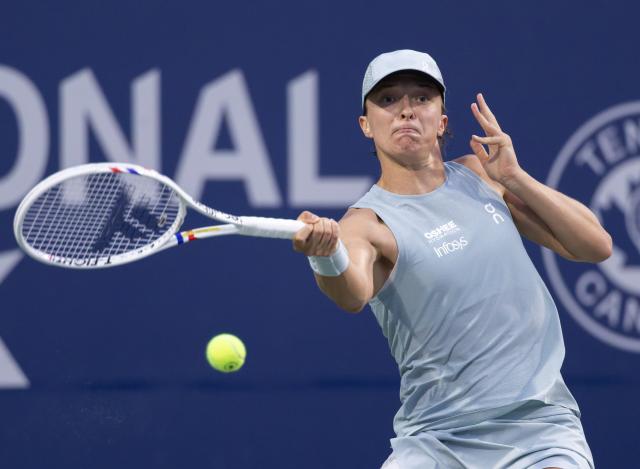 (260811) -- TORONTO, Aug. 11, 2026 (Xinhua) -- Iga Swiatek of Poland returns the ball during the women's singles quarterfinal match between Diana Shnaider of Russia and Iga Swiatek of Poland at the 2026 National Bank Open tennis tournament in Toronto, Canada, on Aug. 10, 2026. (Photo by Zou Zheng/Xinhua)