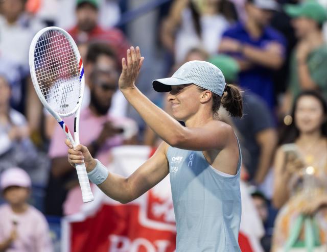 (260811) -- TORONTO, Aug. 11, 2026 (Xinhua) -- Iga Swiatek of Poland celebrates victory after the women's singles quarterfinal match between Diana Shnaider of Russia and Iga Swiatek of Poland at the 2026 National Bank Open tennis tournament in Toronto, Canada, on Aug. 10, 2026. (Photo by Zou Zheng/Xinhua)