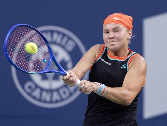 (260811) -- TORONTO, Aug. 11, 2026 (Xinhua) -- Diana Shnaider of Russia returns the ball during the women's singles quarterfinal match between Diana Shnaider of Russia and Iga Swiatek of Poland at the 2026 National Bank Open tennis tournament in Toronto, Canada, on Aug. 10, 2026. (Photo by Zou Zheng/Xinhua)