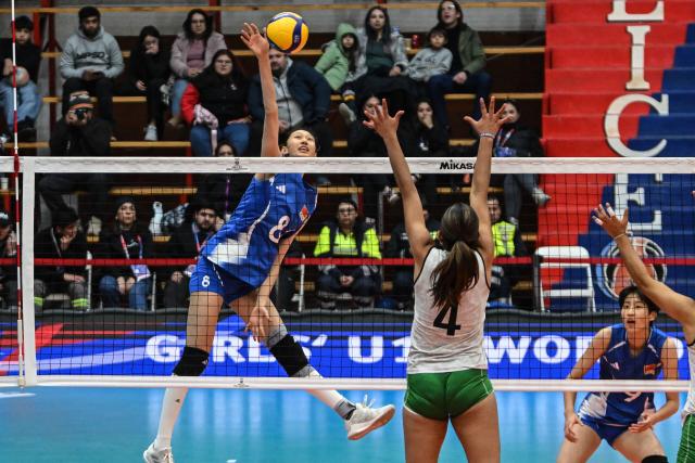 (260811) -- SAN FELIPE, Aug. 11, 2026 (Xinhua) -- Zhang Yijia (1st L) of China spikes the ball during the Pool B Preliminary Phase match between China and Mexico at the FIVB Volleyball Girls' U17 World Championship in San Felipe, Chile, Aug. 10, 2026. (Photo by Jorge Villegas/Xinhua)