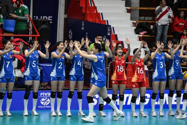 (260811) -- SAN FELIPE, Aug. 11, 2026 (Xinhua) -- Players of China celebrate after the Pool B Preliminary Phase match between China and Mexico at the FIVB Volleyball Girls' U17 World Championship in San Felipe, Chile, Aug. 10, 2026. (Photo by Jorge Villegas/Xinhua)