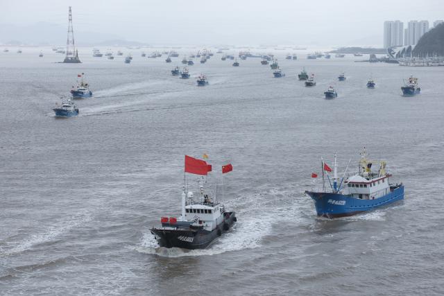 (260811) -- ZHOUSHAN, Aug. 11, 2026 (Xinhua) -- Fishing boats set sail for fishing from Shenjiamen Port in Zhoushan, east China's Zhejiang Province, Aug. 11, 2026. Four types of fishing boats with special permission set sail on Tuesday after a three-month summer fishing ban in the East China Sea. The opening of the fishing season was delayed from the originally scheduled Aug. 5 due to Typhoon Dolphin. (Xinhua/Xu Yu)