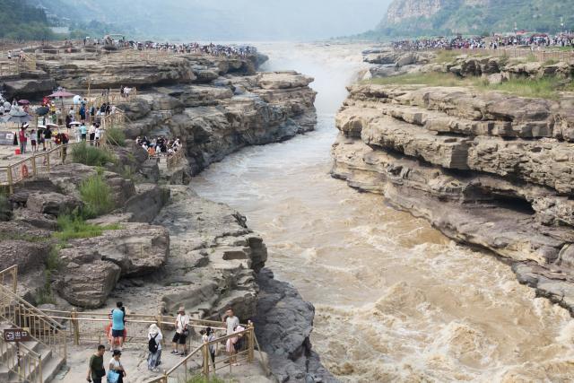 (260811) -- XI'AN, Aug. 11, 2026 (Xinhua) -- Tourists visit the Yellow River's Hukou Waterfall in northwest China's Shaanxi Province, Aug. 10, 2026. (Xinhua/Shao Rui)