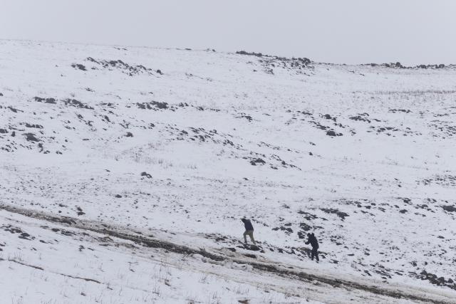 (260811) -- UNDERBERG, Aug. 11, 2026 (Xinhua) -- This photo taken on Aug. 11, 2026 shows a view of the snow scenery in Underberg, South Africa. (Photo by James Blackmore/Xinhua)