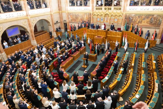 (260811) -- BUDAPEST, Aug. 11, 2026 (Xinhua) -- Parliament members congratulate Andras Baka (C), Hungary's newly elected president, at the parliament in Budapest, Hungary, Aug. 11, 2026. Hungary's parliament on Tuesday elected former Supreme Court chief Andras Baka as the country's new president. (Photo by Peter Zsolnai/Xinhua)