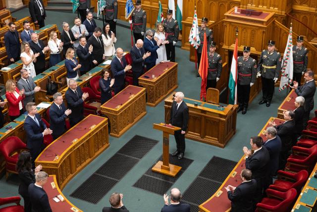 (260811) -- BUDAPEST, Aug. 11, 2026 (Xinhua) -- Parliament members congratulate Andras Baka (C), Hungary's newly elected president, at the parliament in Budapest, Hungary, Aug. 11, 2026. Hungary's parliament on Tuesday elected former Supreme Court chief Andras Baka as the country's new president. (Photo by Peter Zsolnai/Xinhua)