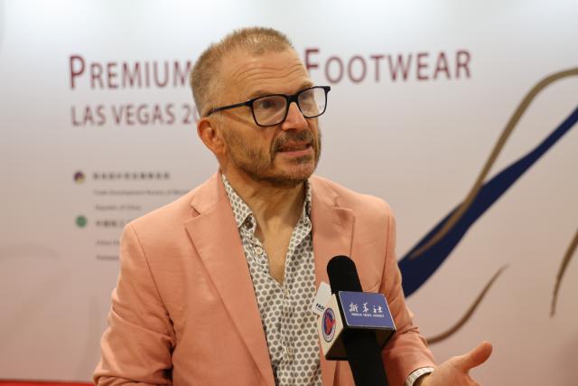 (260811) -- LAS VEGAS, Aug. 11, 2026 (Xinhua) -- Simon Ferguson, executive vice president of fashion at Informa, speaks during an interview with Xinhua in Las Vegas, the United States, Aug. 10, 2026. TO GO WITH "China footwear brands seek to expand in North America at Las Vegas trade show" (Photo by Zeng Hui/Xinhua)