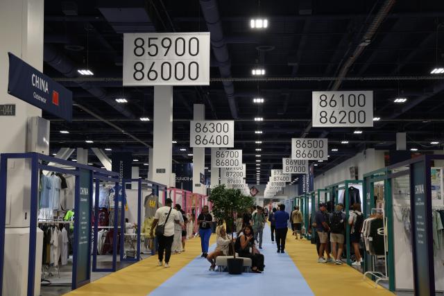 (260811) -- LAS VEGAS, Aug. 11, 2026 (Xinhua) -- People visit the area featuring booths from Chinese companies during MAGIC, a major U.S. trade show for apparel, footwear and accessories, in Las Vegas, the United States, Aug. 10, 2026. TO GO WITH "China footwear brands seek to expand in North America at Las Vegas trade show" (Photo by Zeng Hui/Xinhua)