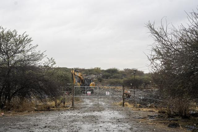 (260811) -- NORTH WEST PROVINCE, Aug. 11, 2026 (Xinhua) -- Photo taken on Aug. 11, 2026 shows a collapsed excavated area at a dumping site in North West Province, South Africa. Fourteen illegal miners were killed and eight others injured after the walls of an excavated area collapsed at a dumping site in South Africa's North West Province, police said Tuesday. (Photo by Rumana Akoob/Xinhua)