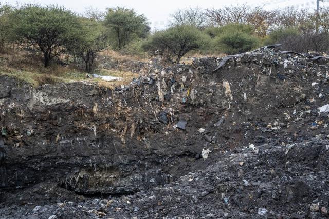 (260811) -- NORTH WEST PROVINCE, Aug. 11, 2026 (Xinhua) -- Photo taken on Aug. 11, 2026 shows a collapsed excavated area at a dumping site in North West Province, South Africa. Fourteen illegal miners were killed and eight others injured after the walls of an excavated area collapsed at a dumping site in South Africa's North West Province, police said Tuesday. (Photo by Rumana Akoob/Xinhua)