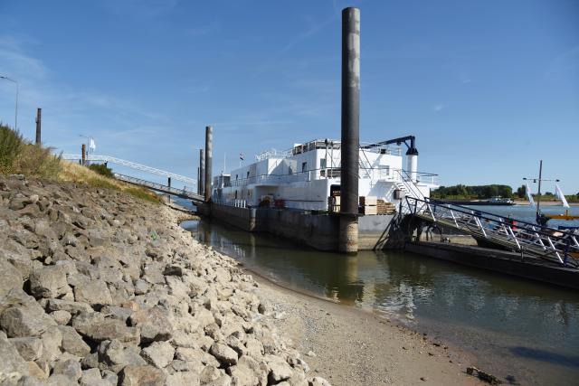 (260811) -- ZEVENAAR, Aug. 11, 2026 (Xinhua) -- Photo taken on Aug. 11, 2026 shows the low water level of the Rhine in Tolkamer, Zevenaar municipality of the Netherlands. According to the Dutch Ministry of Infrastructure and Water Management, the Rhine's discharge at Lobith, where the river enters the Netherlands from Germany, fell below 615 cubic meters per second on Aug. 11, 2026, marking the lowest level ever recorded amid the persistent drought. (Xinhua/Shao Haijun)