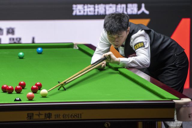 (260812) -- TAIYUAN, Aug. 12, 2026 (Xinhua) -- Zhao Xintong of China competes during the round 1 match between Zhao Xintong of China and Zhang Anda of China at China Open 2026 snooker tournament in Taiyuan, north China's Shanxi Province, Aug. 11, 2026. (Xinhua/Cao Yang)