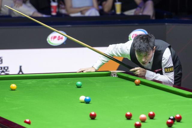 (260812) -- TAIYUAN, Aug. 12, 2026 (Xinhua) -- Zhao Xintong of China competes during the round 1 match between Zhao Xintong of China and Zhang Anda of China at China Open 2026 snooker tournament in Taiyuan, north China's Shanxi Province, Aug. 11, 2026. (Xinhua/Cao Yang)