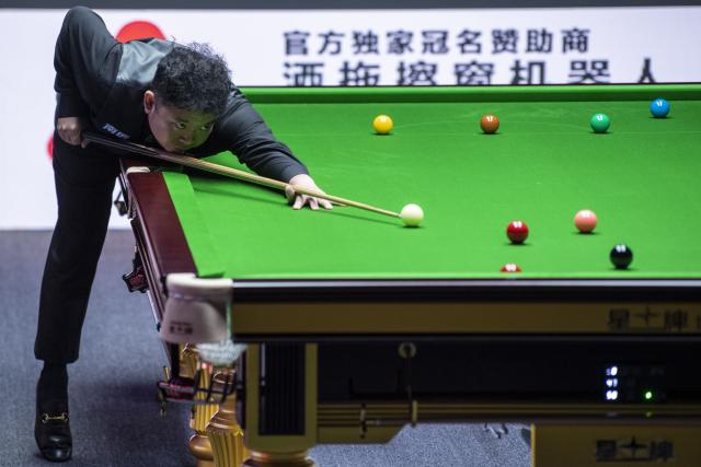 (260812) -- TAIYUAN, Aug. 12, 2026 (Xinhua) -- Zhang Anda of China competes during the round 1 match between Zhao Xintong of China and Zhang Anda of China at China Open 2026 snooker tournament in Taiyuan, north China's Shanxi Province, Aug. 11, 2026. (Xinhua/Cao Yang)