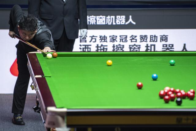 (260812) -- TAIYUAN, Aug. 12, 2026 (Xinhua) -- Zhang Anda of China competes during the round 1 match between Zhao Xintong of China and Zhang Anda of China at China Open 2026 snooker tournament in Taiyuan, north China's Shanxi Province, Aug. 11, 2026. (Xinhua/Cao Yang)