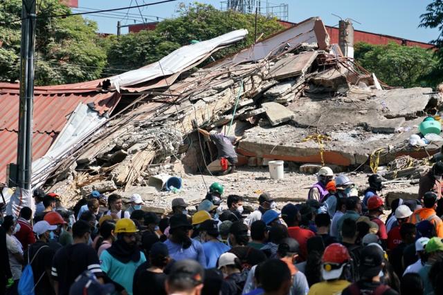 (260812) -- CALI, Aug. 12, 2026 (Xinhua) -- Rescuers conduct search and rescue operation on the ruins of a building damaged in an earthquake in Cali, Colombia, Aug. 11, 2026. The death toll from Monday's 7.4-magnitude earthquake in western Colombia has risen to 188, with 1,677 others injured, the Colombian Association of Capital Cities, or Asocapitales, said Tuesday.
    Asocapitales said it has launched a system to report and search for missing persons as rescue and damage assessment work continues. (COLPRENSA/Handout via Xinhua)