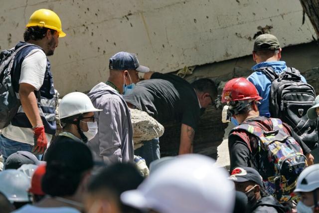 (260812) -- CALI, Aug. 12, 2026 (Xinhua) -- Rescuers conduct search and rescue operation on the ruins of a building damaged in an earthquake in Cali, Colombia, Aug. 11, 2026. The death toll from Monday's 7.4-magnitude earthquake in western Colombia has risen to 188, with 1,677 others injured, the Colombian Association of Capital Cities, or Asocapitales, said Tuesday.
    Asocapitales said it has launched a system to report and search for missing persons as rescue and damage assessment work continues. (COLPRENSA/Handout via Xinhua)