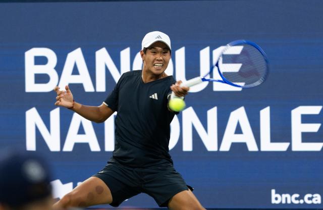 (260812) -- MONTREAL, Aug. 12, 2026 (Xinhua) -- Learner Tien of the United States competes during the men's singles quarterfinal match between Learner Tien of the United States and Daniel Merida of Spain at the 2026 National Bank Open tennis tournament in Montreal, Canada, Aug. 11, 2026. (Photo by Li Haitao/Xinhua)