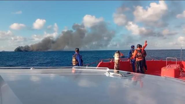 (260812) -- JAKARTA, Aug. 12, 2026 (Xinhua) -- This photo provided by Indonesia's National Search and Rescue Agency (Basarnas) shows rescuers arriving at the scene after a passenger ferry caught fire in waters off Lombok island, Indonesia, Aug. 12, 2026.
  A passenger ferry, the Putri Yasmin, caught fire in waters off Lombok island, Indonesia's West Nusa Tenggara province, on Wednesday morning, with an estimated 130 people on board, local authorities said.
  The ferry was sailing from Padangbai port on the tourist island of Bali to Lembar port in Lombok when the fire broke out, according to local reports.
  An official in Padangbai told local media that the ferry was carrying 114 passengers and 17 crew members, based on the manifest.
  An evacuation operation is underway, while the cause of the fire has yet to be determined. (Basarnas/Handout via Xinhua)