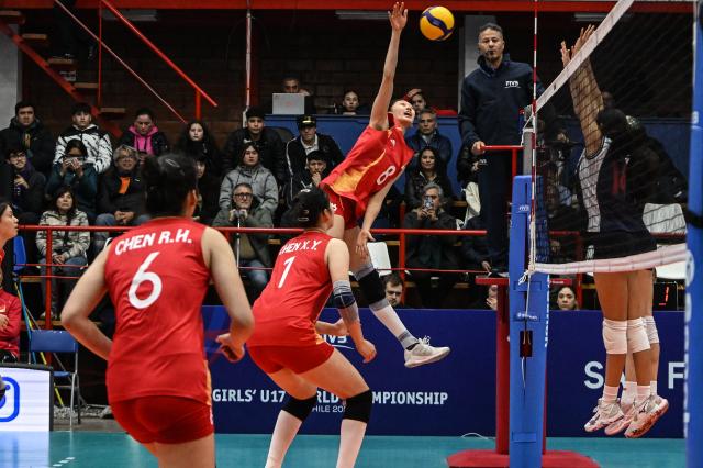 (260812) -- SAN FELIPE, Aug. 12, 2026 (Xinhua) -- Zhang Yijia (top) of China spikes the ball during the Pool B preliminary phase match between China and Peru at the FIVB Volleyball Girls' U17 World Championship in San Felipe, Chile, Aug. 11, 2026. (Photo by Jorge Villegas/Xinhua)