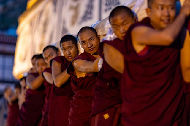 (260812) -- LHASA, Aug. 12, 2026 (Xinhua) -- Monks carry an enormous rolled-up thangka painting of Buddha at the Drepung Monastery in Lhasa, southwest China's Xizang Autonomous Region, Aug. 12. 2026.
  Celebrations marking the traditional Shoton Festival began in Lhasa on Wednesday. (Xinhua/Jiang Fan)